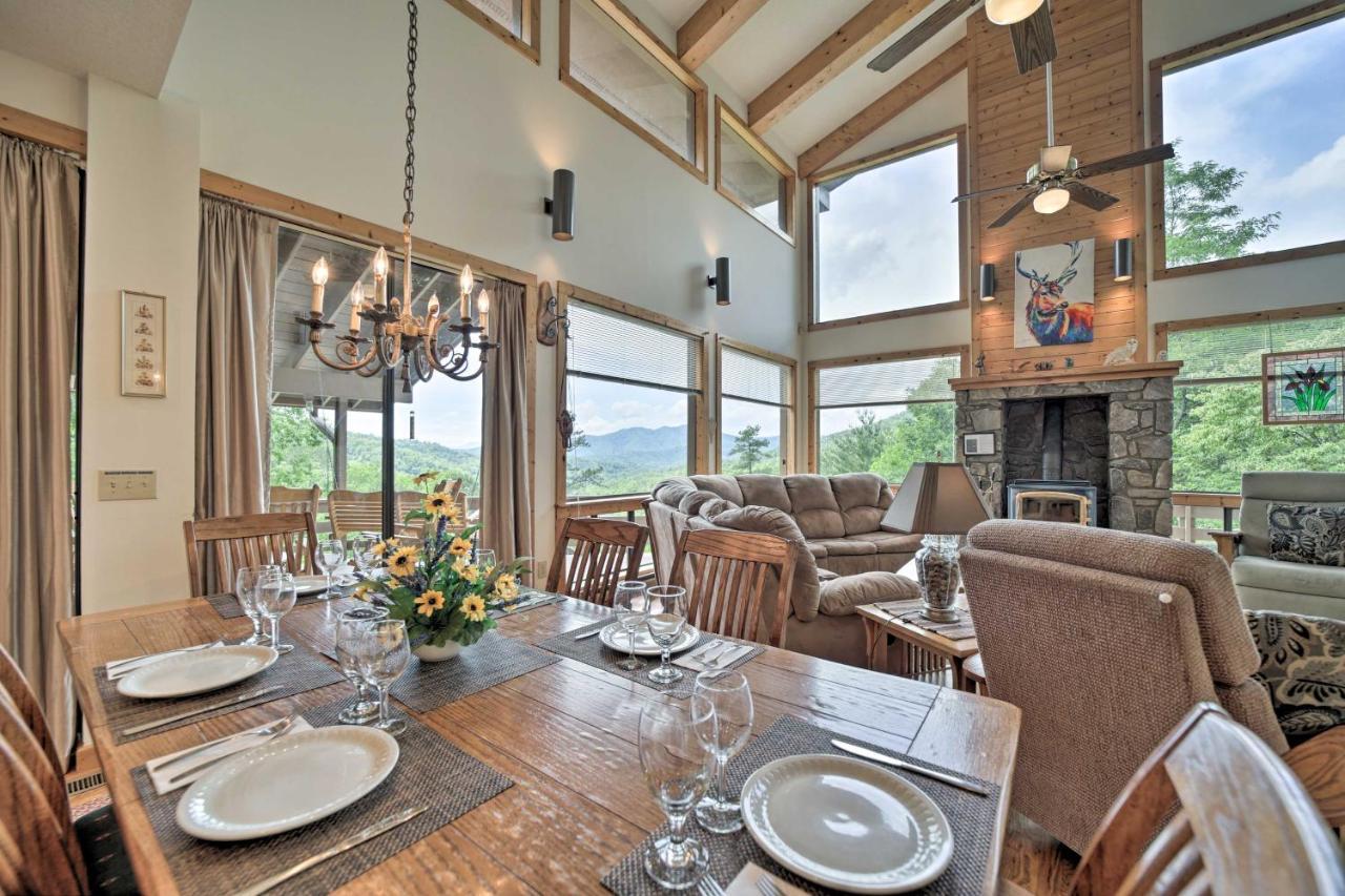 Vibrant Bryson City Home With Mtn Views And Deck! 외부 사진