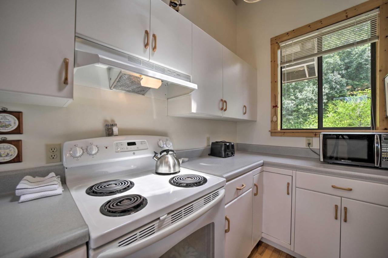Vibrant Bryson City Home With Mtn Views And Deck! 외부 사진