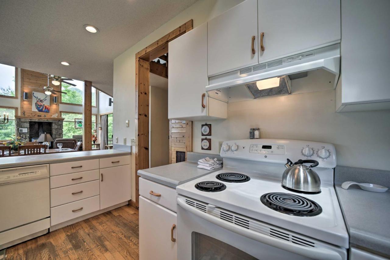 Vibrant Bryson City Home With Mtn Views And Deck! 외부 사진