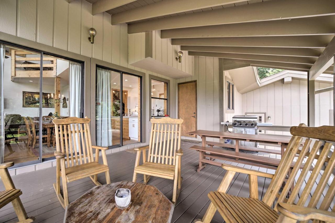 Vibrant Bryson City Home With Mtn Views And Deck! 외부 사진