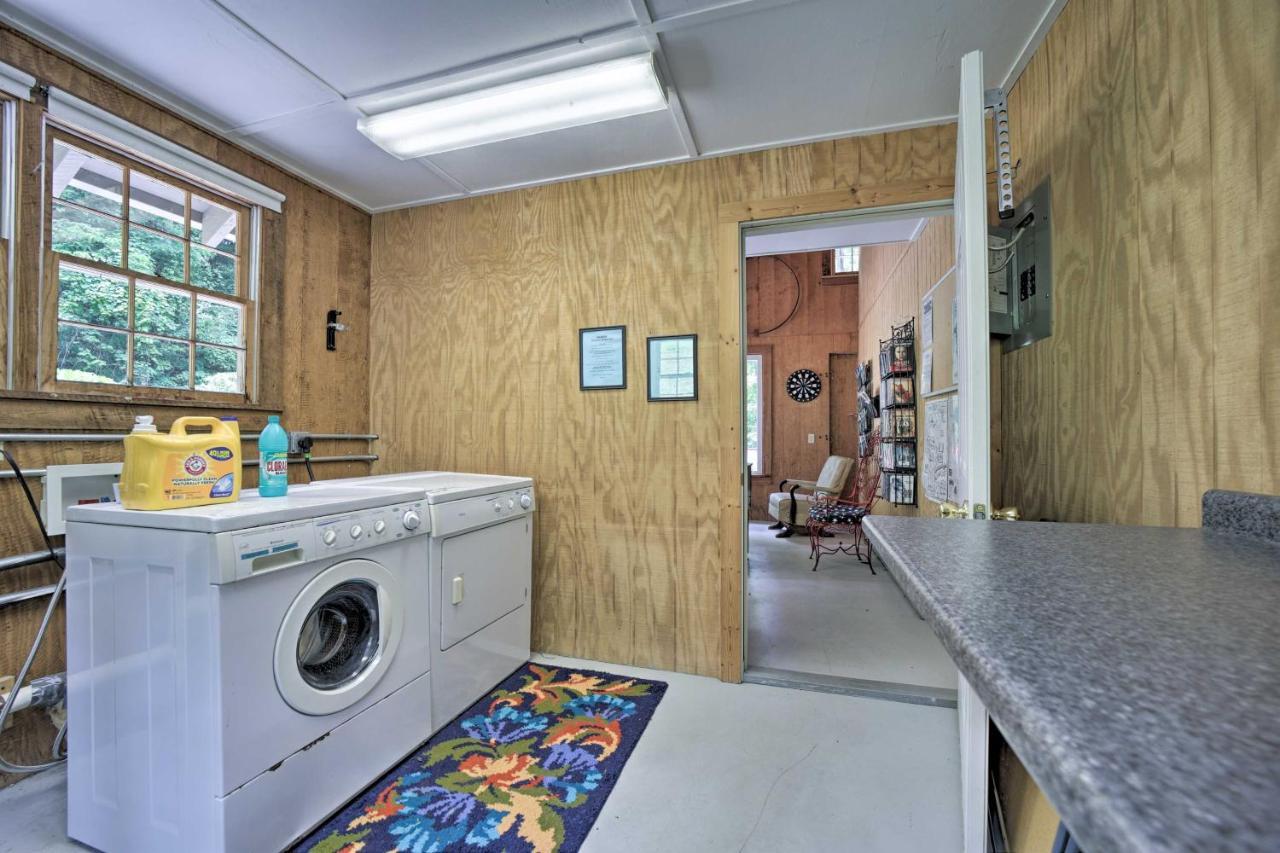 Vibrant Bryson City Home With Mtn Views And Deck! 외부 사진