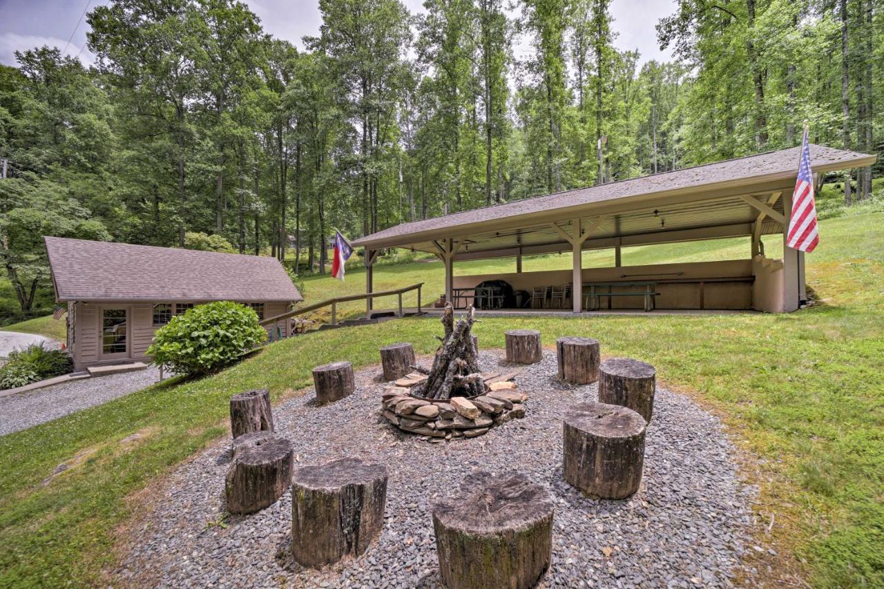 Vibrant Bryson City Home With Mtn Views And Deck! 외부 사진